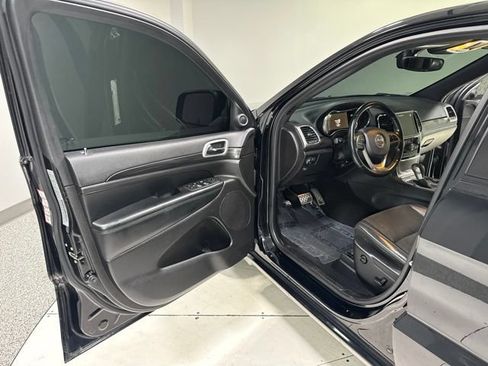 Used 2019 Jeep Grand Cherokee Altitude AWD/4WD image 11