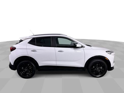 Used 2024 Buick Encore GX Sport Touring image 9