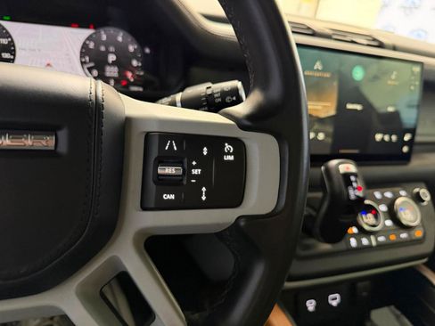 Used 2023 Land Rover Defender 130 X-Dynamic SE AWD/4WD image 32