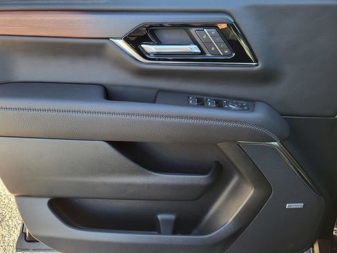 New 2026 GMC Yukon XL Denali w/ Denali Reserve Package image 7