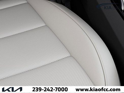 New 2025 Kia Telluride S image 24