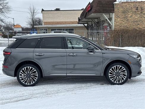 Used 2022 Lincoln Corsair Reserve w/ Equipment Group 201A image 4