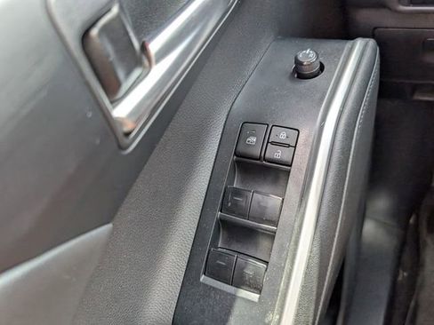 Used 2023 Toyota Highlander XLE FWD image 34