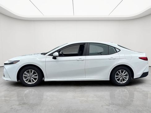 Used 2025 Toyota Camry LE FWD image 5