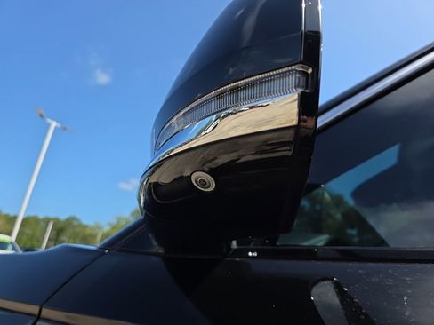 Certified 2022 Jeep Grand Cherokee L Limited w/ Luxury Tech Group II image 3