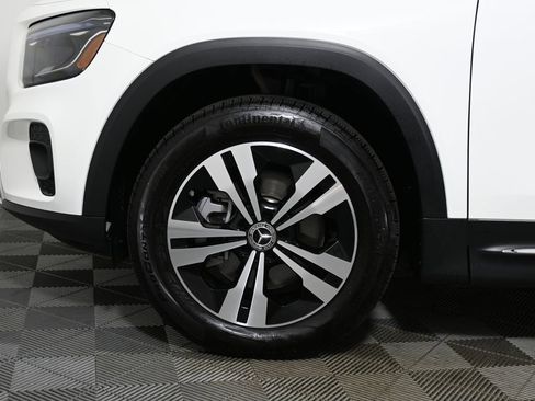 Used 2025 Mercedes-Benz GLB 250 4MATIC image 11