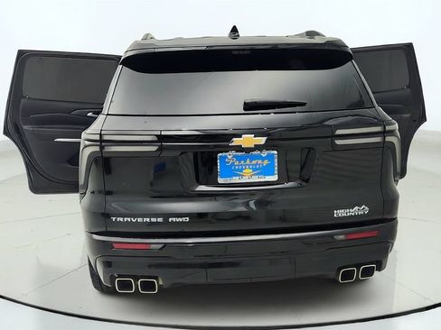 Certified 2025 Chevrolet Traverse High Country w/ LPO, Floor Liner Package AWD/4WD image 13
