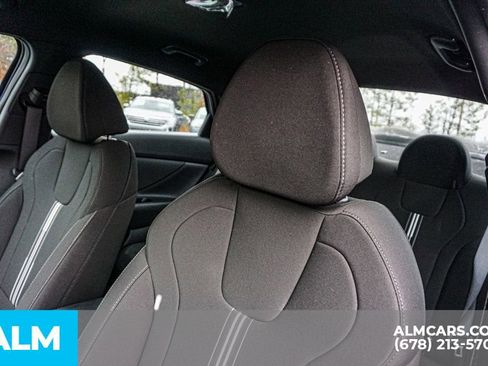 Used 2025 Hyundai Elantra Sport FWD image 18