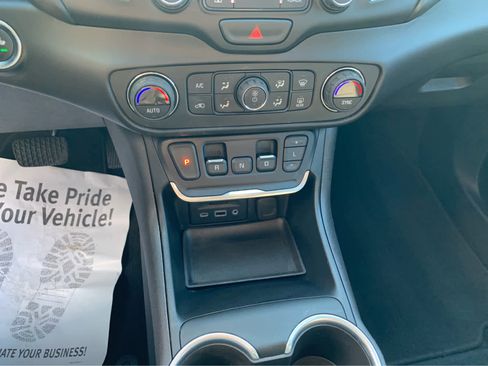 Used 2020 GMC Terrain SLT w/ Preferred Package image 19