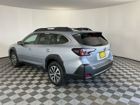 Used 2025 Subaru Outback Premium image 7