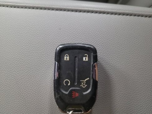 Used 2017 GMC Acadia SLT w/ LPO, Cargo Package FWD image 32