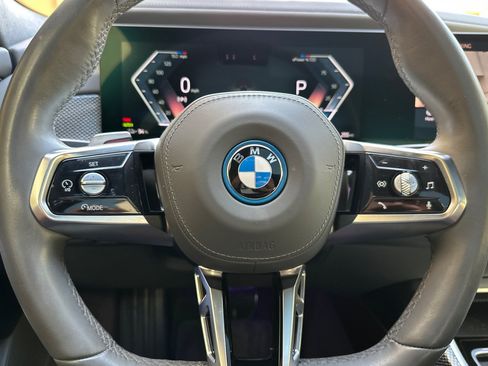 Used 2023 BMW i7 xDrive60 w/ Executive Package 2 AWD/4WD image 22