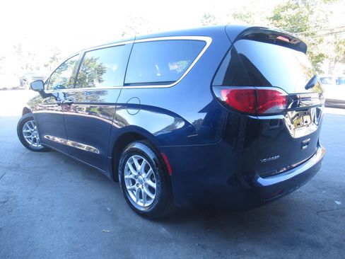 Used 2020 Chrysler Voyager LX image 13