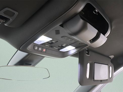 Used 2018 Cadillac XT5 Luxury image 17