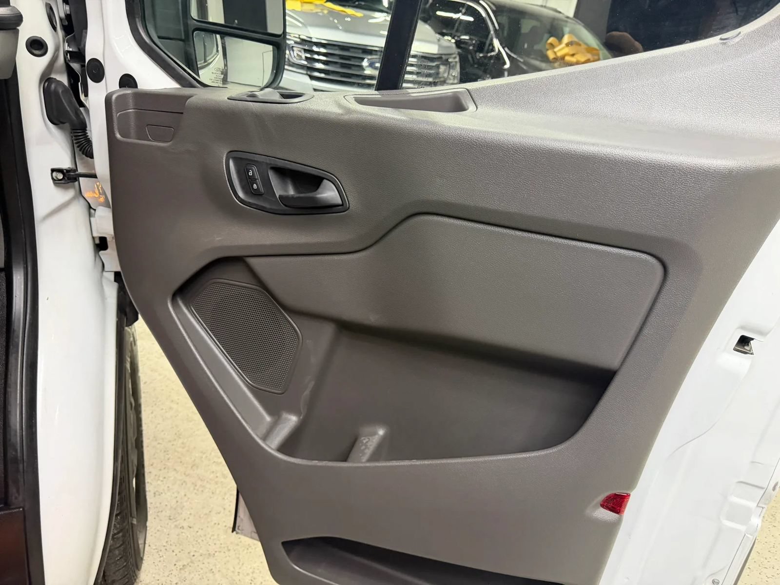 Used 2020 Ford Transit 150 XL RWD image 27