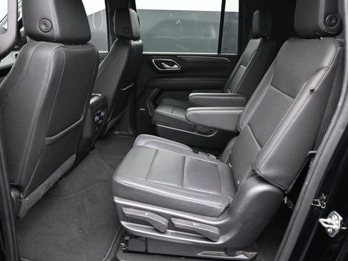 Used 2021 Chevrolet Suburban LT AWD/4WD image 17