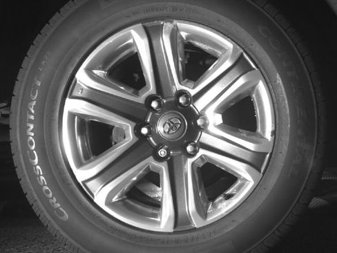 Used 2017 Toyota Tacoma Limited w/ Tow Package AWD/4WD image 11