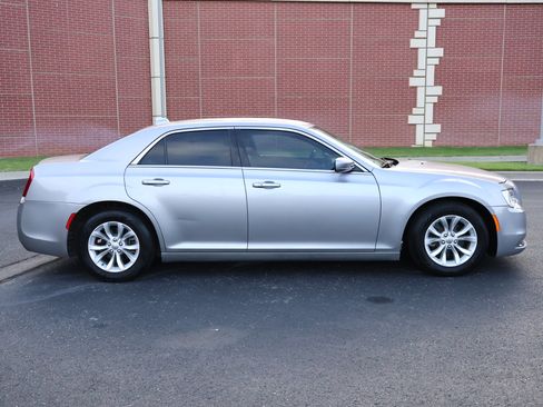 Used 2015 Chrysler 300 Limited w/ Driver Convenience Group RWD image 28