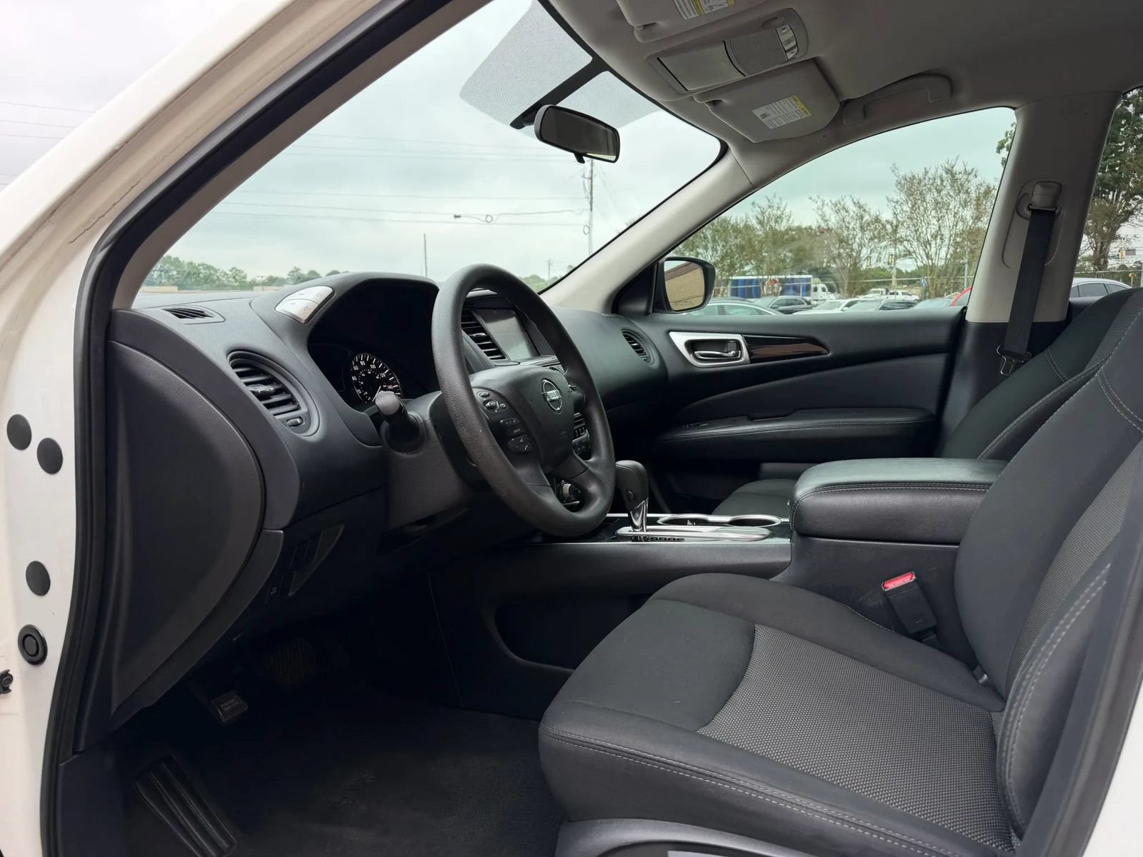 Used 2020 Nissan Pathfinder S FWD image 9