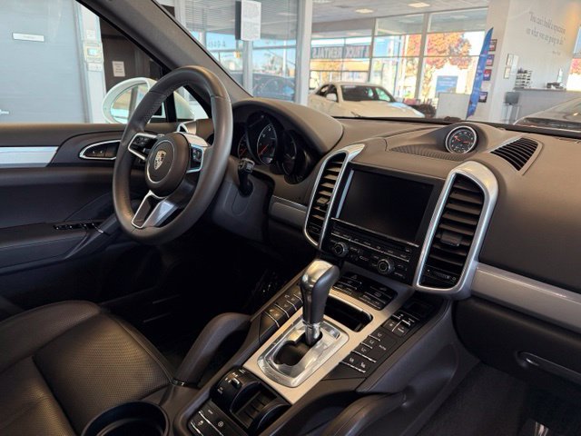 Used 2016 Porsche Cayenne AWD/4WD image 28