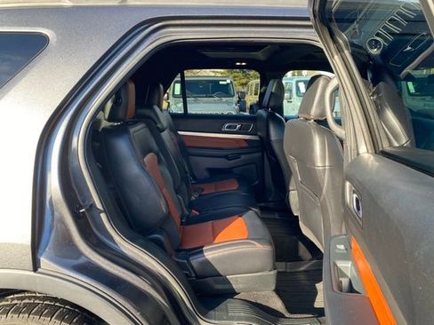 Used 2019 Ford Explorer XLT w/ Equipment Group 202A image 31