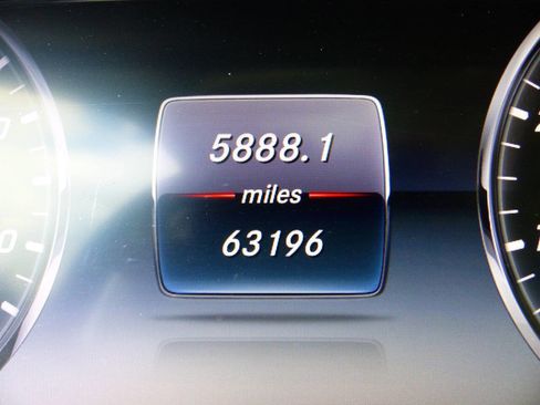 Used 2016 Mercedes-Benz S 550 4MATIC Sedan image 25