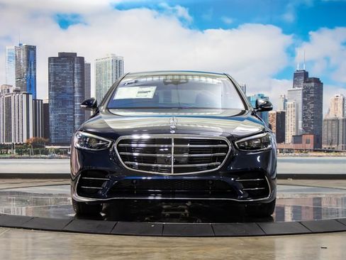 Used 2026 Mercedes-Benz S 580 4MATIC Sedan image 3