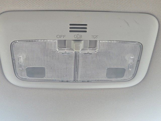 Used 2018 Toyota Corolla LE w/ Carpet Mat Package (TMS) FWD image 21