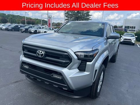 Used 2026 Toyota Tacoma SR5 AWD/4WD image 2