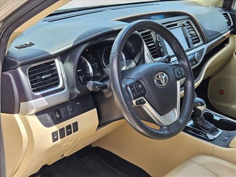Used 2015 Toyota Highlander Limited FWD image 10