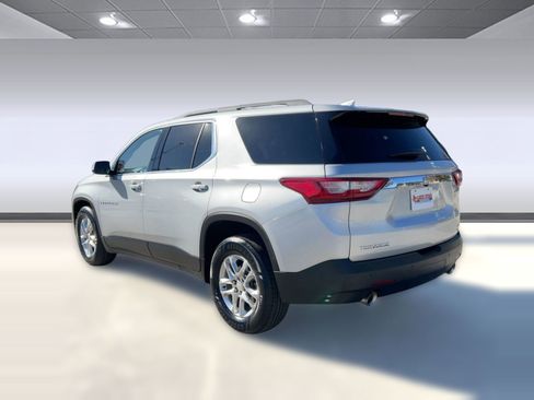 Used 2020 Chevrolet Traverse LT image 3