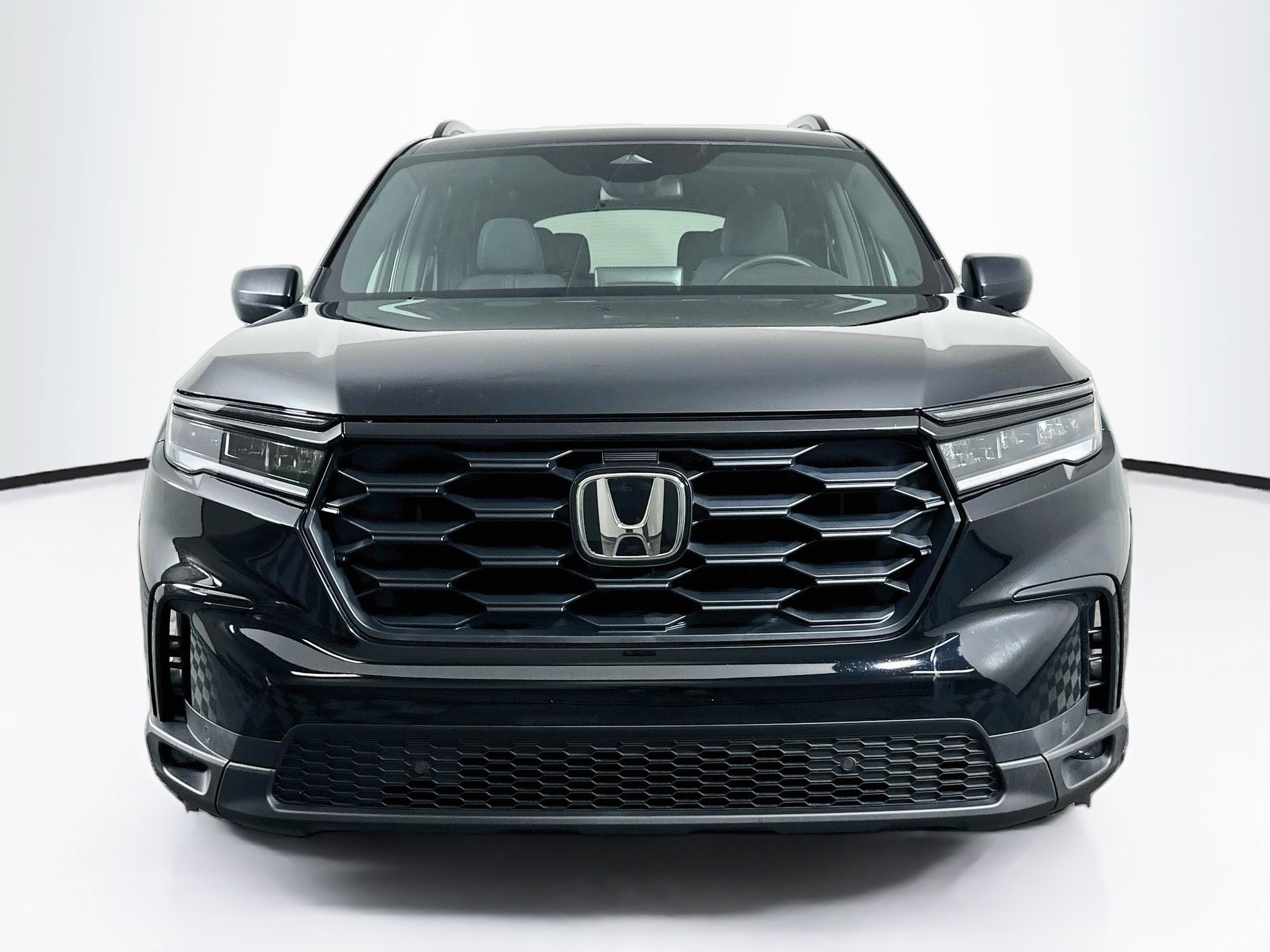 Used 2025 Honda Pilot Sport image 2