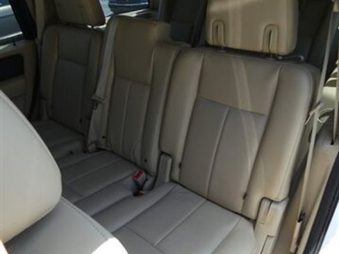 Used 2016 Ford Expedition XLT w/ Equipment Group 202A RWD image 43