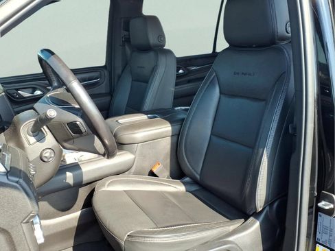 Used 2022 GMC Yukon XL Denali w/ Advanced Technology Package AWD/4WD image 23
