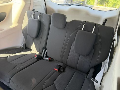 Used 2024 Chrysler Voyager LX FWD image 10