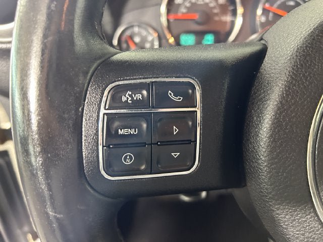 Used 2015 Jeep Wrangler Unlimited Sahara w/ Connectivity Group AWD/4WD image 16