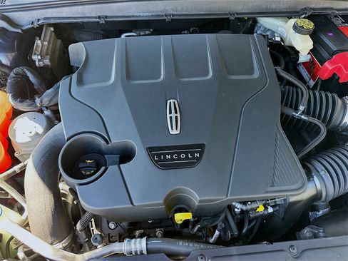 Used 2017 Lincoln Continental Reserve image 31