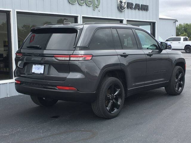 Used 2023 Jeep Grand Cherokee Altitude AWD/4WD image 3