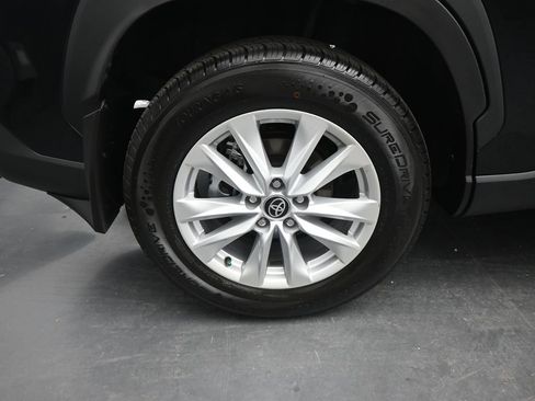 Used 2025 Toyota Corolla Cross LE image 22