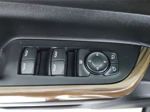 Used 2023 GMC Acadia SLE w/ Driver Convenience Package image 16