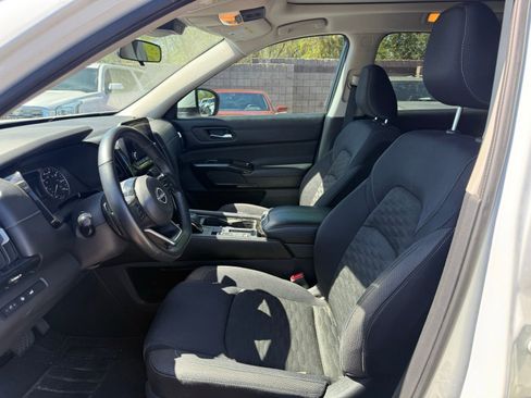 Used 2022 Nissan Pathfinder SV w/ SV Premium Package FWD image 14