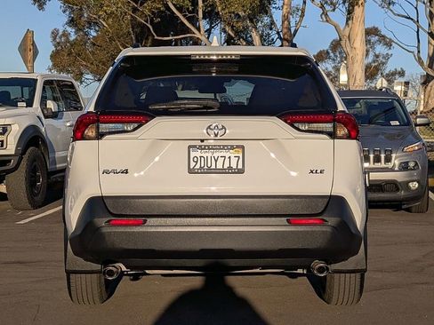 Used 2022 Toyota RAV4 XLE image 9