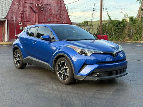 Used 2018 Toyota C-HR XLE FWD image 4