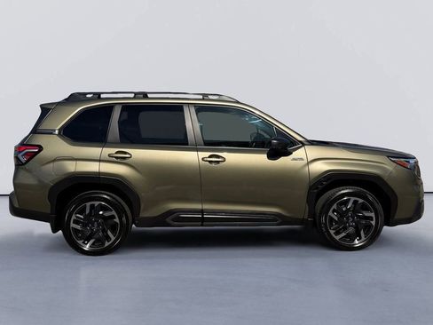 Used 2025 Subaru Forester Limited image 2
