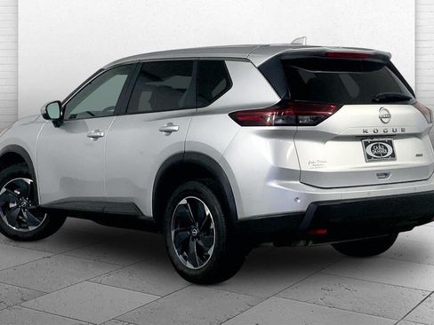 Used 2025 Nissan Rogue SV AWD/4WD image 11