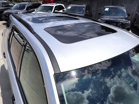 Used 2020 Chevrolet Traverse Premier w/ Redline Edition FWD image 35