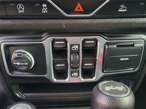 Used 2024 Jeep Wrangler Sport S image 21