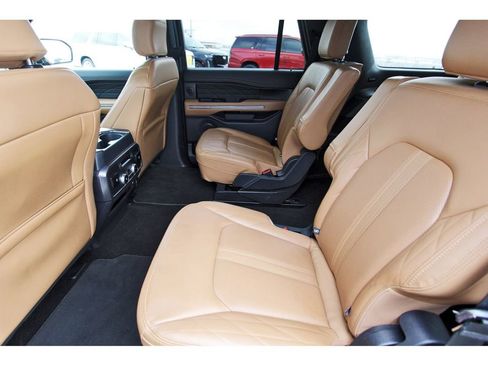 Used 2022 Ford Expedition Platinum image 7
