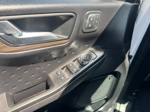 Used 2020 Ford Escape Titanium w/ Titanium Premium Package 2.0 AWD/4WD image 6