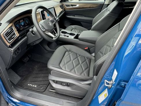 Used 2025 Volkswagen Atlas SE image 14